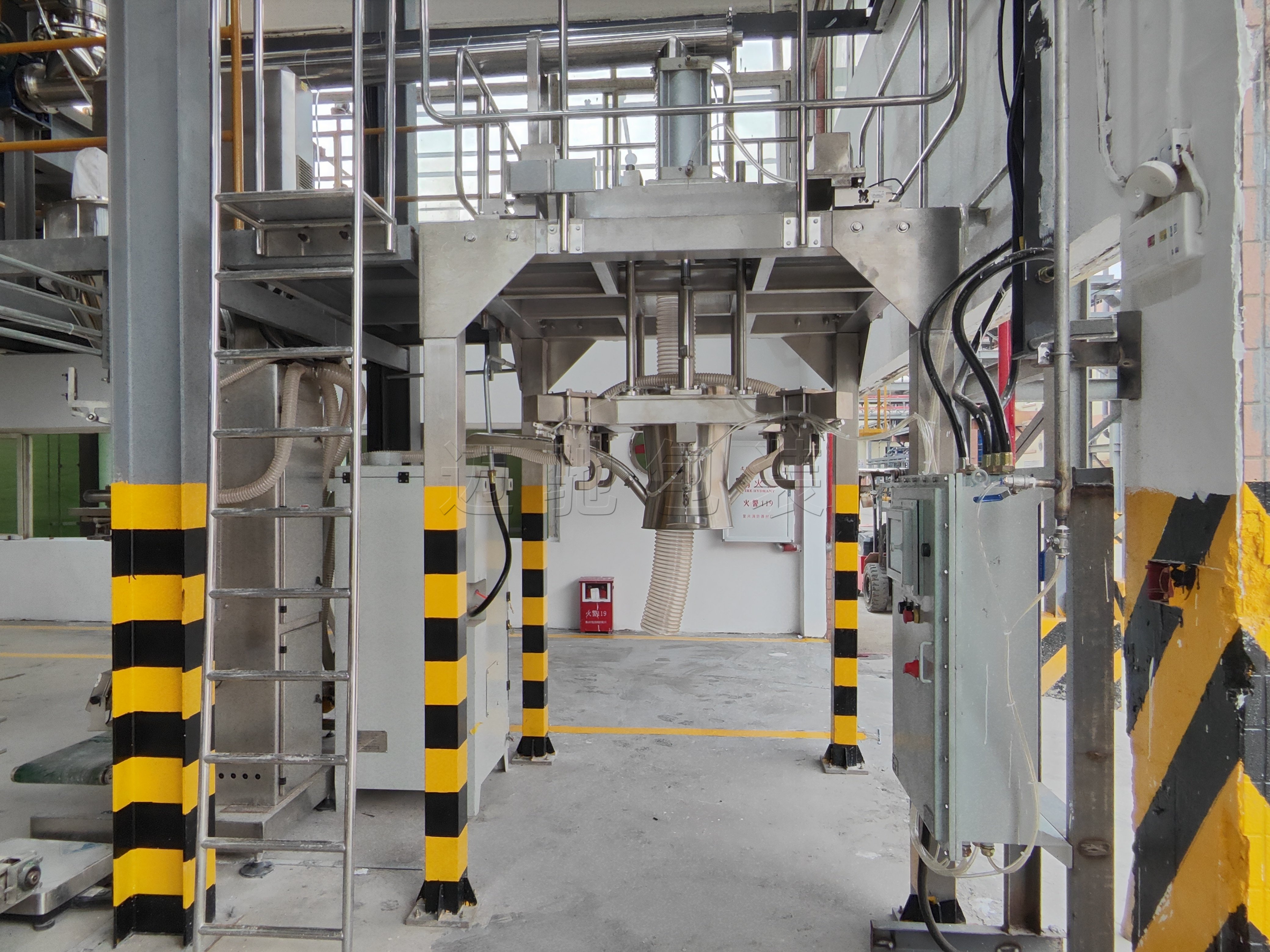 从灌装到码垛一站完成：迈驰碳酸钙粉体包装机精准控制粉尘与